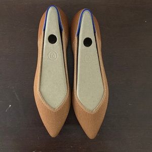 Rothy’s pointed toe flat in Fawn (size 8)